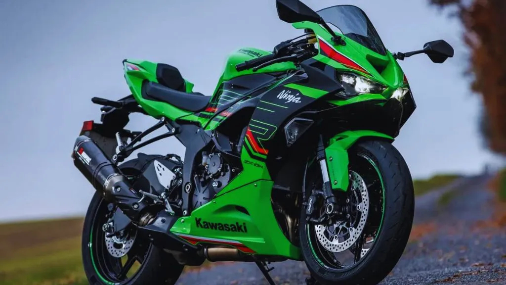 अल्टीमेट स्पीड और स्टाइल! Kawasaki Ninja ZX 6R के इन शानदार फीचर्स को न मिस करें